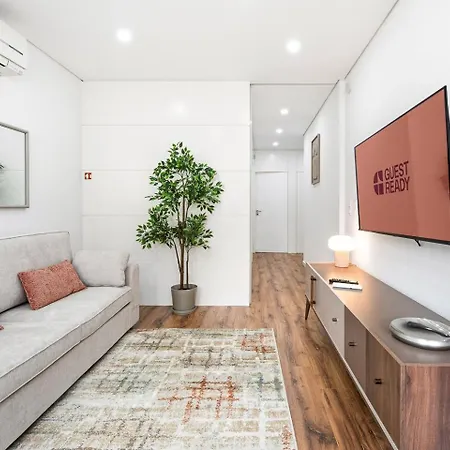 Guestready - Blossom Mosaic Marigold Apartment * Porto