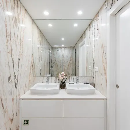 Guestready - Blossom Mosaic Marigold Apartment * Porto