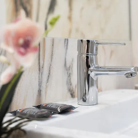 Guestready - Blossom Mosaic Marigold Apartment *